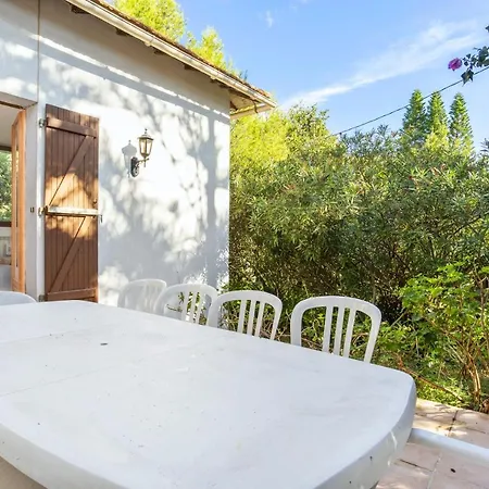 Ferienhaus Maison De 3 Chambres A Cap D'antibes A 400 M De La Plage Avec Jardin Clos Et Wifi *